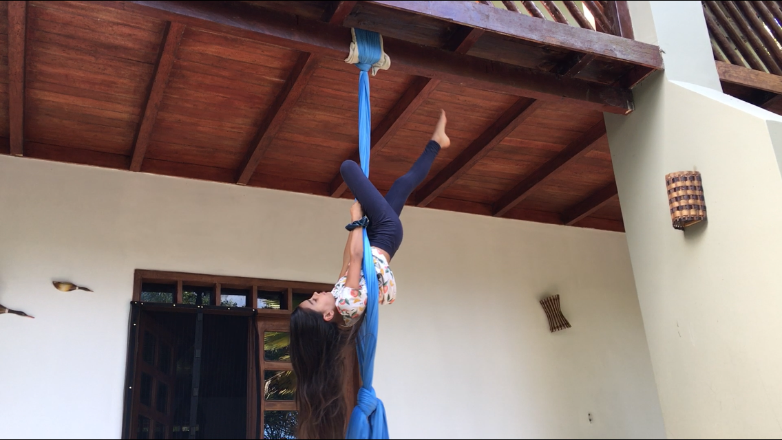 Noi acrobații pe tecido
